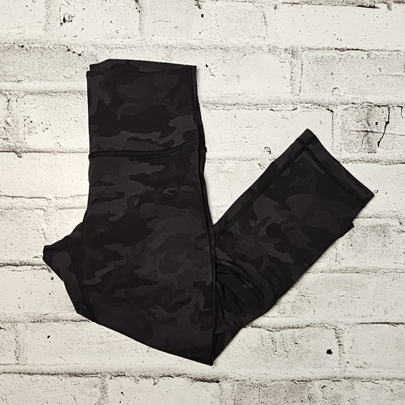 Lululemon Women's Black Camouflage Leggings - Picture 1 of 8